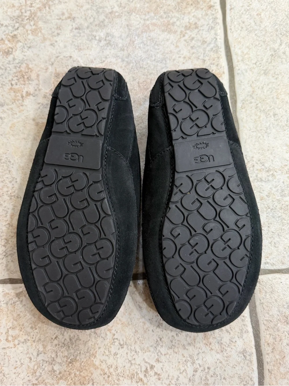 Ugg Ascot Kid Slippers size 2 black